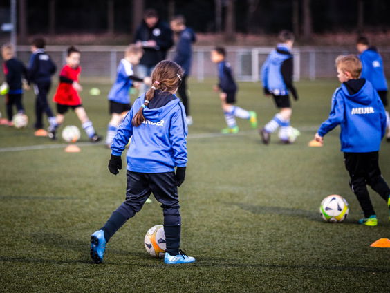 Zo gedraag je je (als ouder) langs het voetbalveld