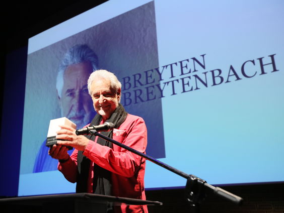 Van Dis brengt ode aan overleden dichter Breytenbach