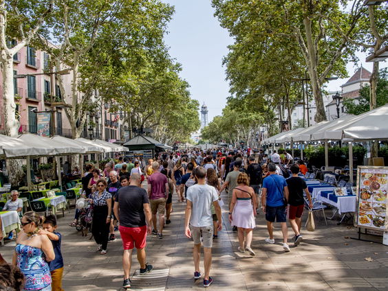 Waarom heeft de gemeenteraad van Barcelona besloten om vanaf 2028 geen appartementenhuur meer toe te staan aan toeristen?