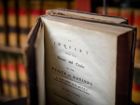 Politici, luister naar de econoom en dan wordt alles beter