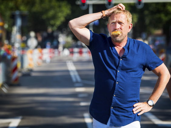 De wereld gaat naar de knoppen dus er moet wat gebeuren, zegt Harm Edens