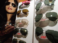 Familievete over miljarden van brillenimperium Ray-Ban