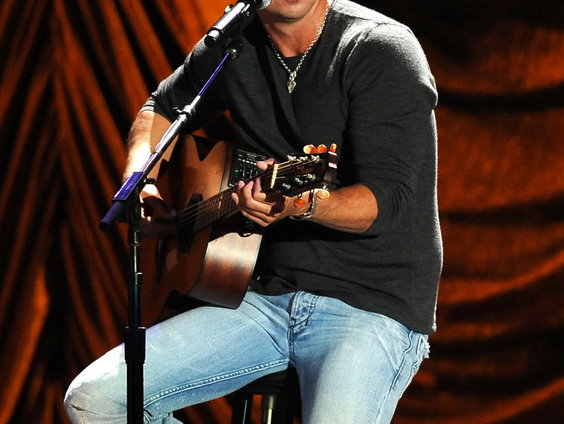 Country Roads: Kenny Chesney