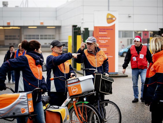 Stand.nl: 'De overheid moet PostNL overeind houden'
