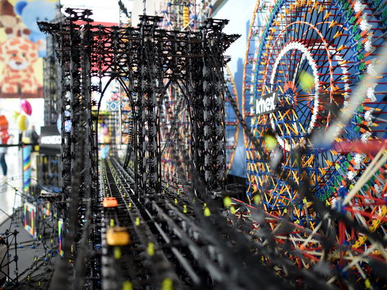Vrienden uit Schagen doen een poging tot het grootste K'NEX-bouwwerk ter wereld