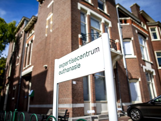 Hoe is het voor een arts om euthanasie uit te voeren?