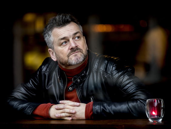 Kasper van Kooten heeft tip voor alle singles: "Denk: 'Baby I'm a star' "