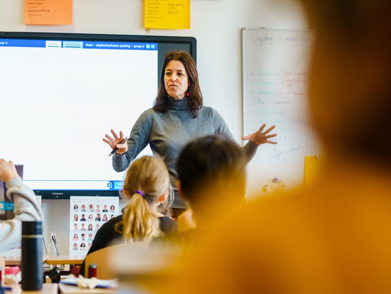 Ingehuurde docenten veel duurder dan leraren in loondienst