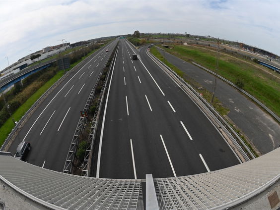 Eerbetoon aan de snelweg, die honderd jaar bestaat