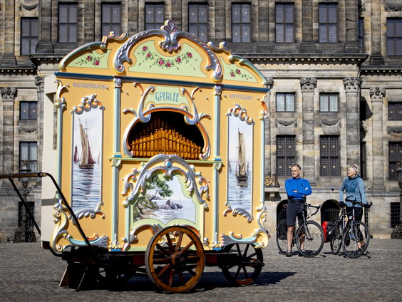 De draaiorgels van het Amsterdamse familiebedrijf Perlee zijn al meer dan een eeuw een begrip maar worden ...