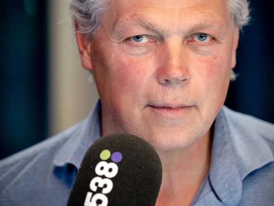 In podcast 'De Zestigers' bespreken zestigjarigen de herfst van hun leven