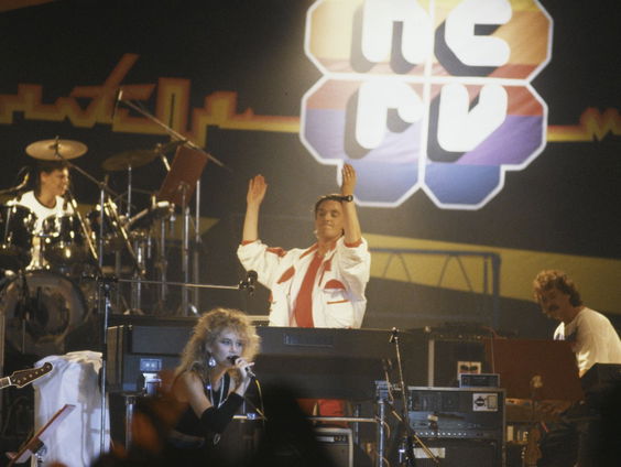 Jan Rietman viert 40ste verjaardag Los Vast Kuipspektakel