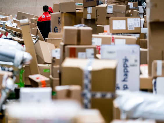 Frankrijk komt met plan tegen overspoeling Chinese pakketjes