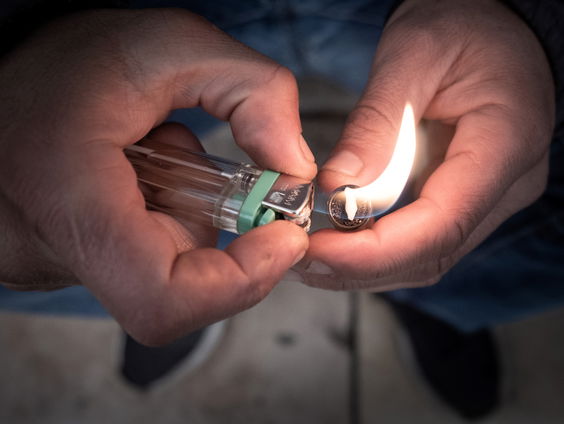 Toename crackgebruik onder daklozen: 'Mensen worden aan hun lot overgelaten'