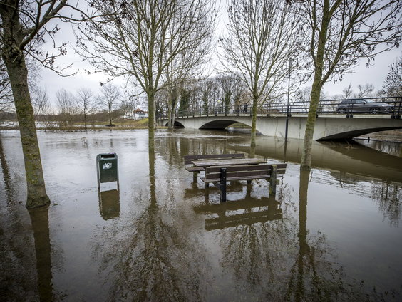 De Hoogwaterwacht van Vlodrop wacht het water niet af