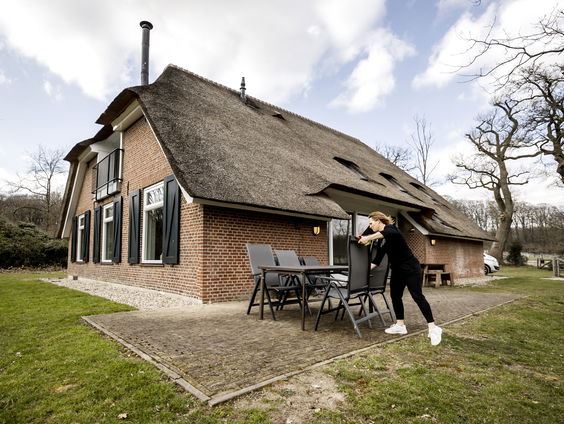 Is wonen in je vakantiehuis de oplossing voor het woningtekort?