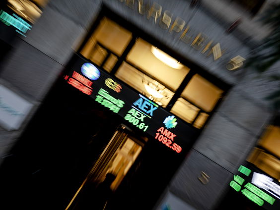 Blondjes beleggen beter: Wat moeten beleggers doen in deze onzekere tijden?