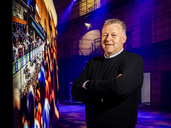 Frits van Eldik over zijn carrière als autosportfotograaf op De Perstribune