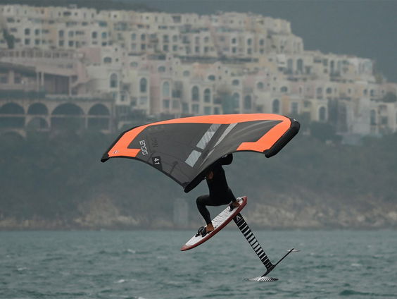 TU Delft ontwerpt speciaal pak voor kitesurfen Olympische Spelen