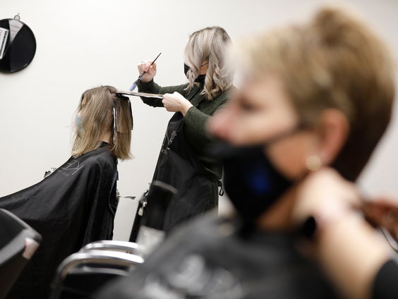 Groningse kappers gaan letten op signalen van huiselijk geweld bij klanten