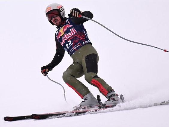 De Oostenrijker Marcel Hirscher skiet voor Nederland