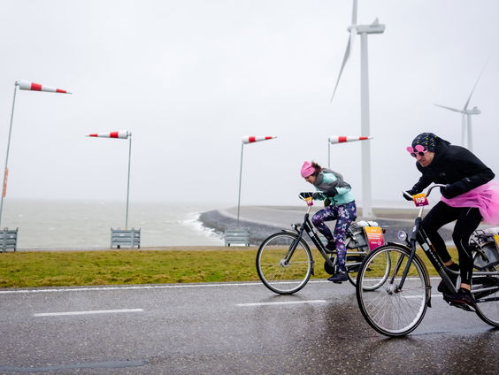 Honderden renners aan de start bij NK Tegenwindfietsen, zelfs een ex-vicepremier