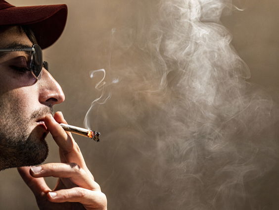 Zelfdokteren met drugs: 'Gebeurt het vaakst met alcohol en cannabis'