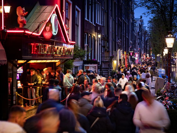 Film laat het reilen en zeilen van de Amsterdamse Wallen zien