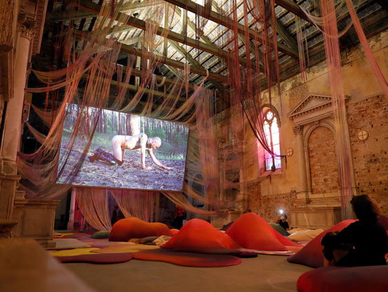 Welke rol speelt politiek op de kunstbiënnale van Venetië?