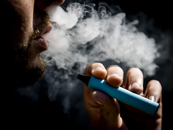 CBS komt met cijfers over vapende en rokende jongeren