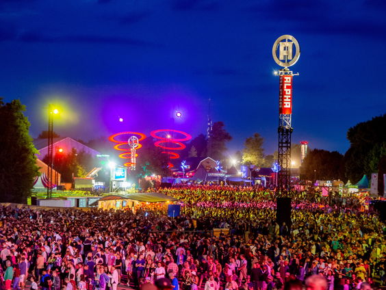 Luisteraar Tim staat in Lowlands-file: "Gaan camping 2 proberen"