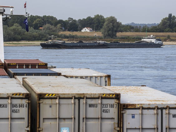 Binnenvaart vervoerde minder goederen over Nederlandse wateren