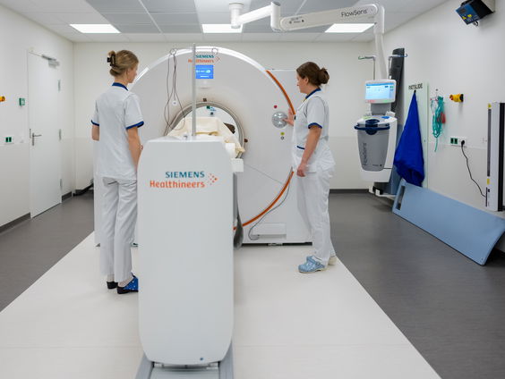 60-plussers die jarenlang roken zouden CT-scans moeten krijgen om longkanker op te sporen