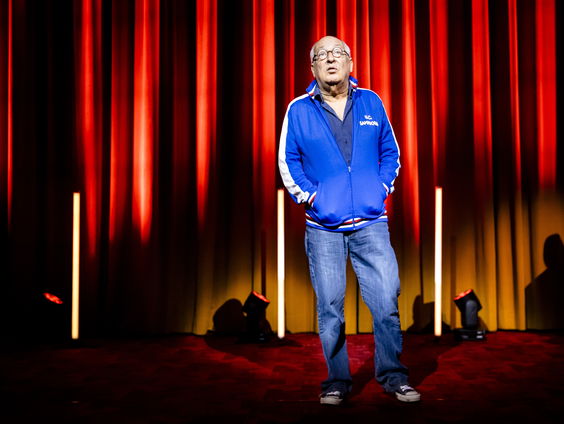 Youp van 't Hek speelt morgen allerlaatste show: "Ga m'n clubje missen"