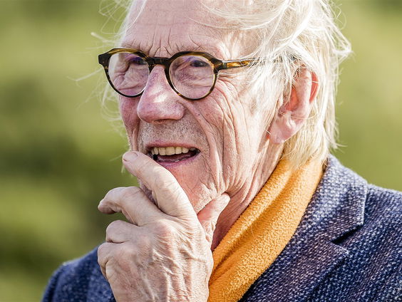 Freek de Jonge brengt biografie uit en verklapt zijn verjaardagsplannen