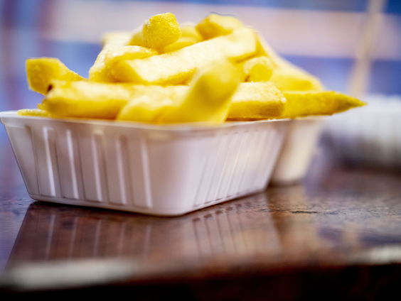 Overlast door TikTok-rijen bij Amsterdamse frietzaak