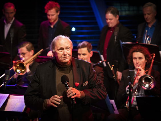 Edwin Rutten op het podium met 'Matthäus voor kinderen en andere volwassenen'