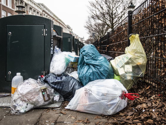 Het staat het met dat wereldwijde plasticverdrag?