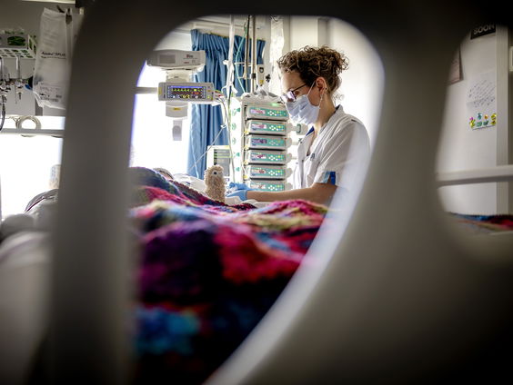 Onderzoek naar werkomstandigheden in de Europese zorg