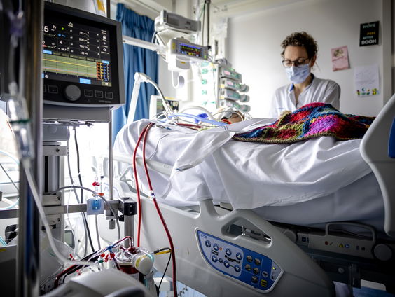 Patiënten betalen om te parkeren bij het ziekenhuis: hoe wenselijk is dat?