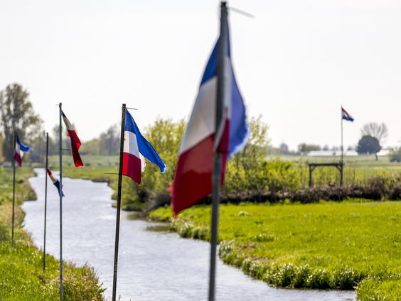 Uithoorn haalt vlaggen weg uit openbare ruimte