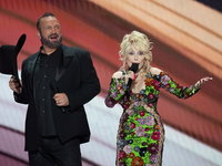 'Dolly verenigt de Staten' is een montere muzikale montage over de onwankelbare Dolly Parton