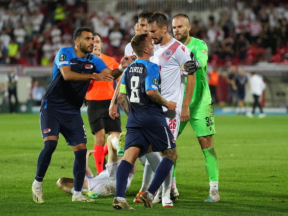 Het oplossen van conflicten door te praten