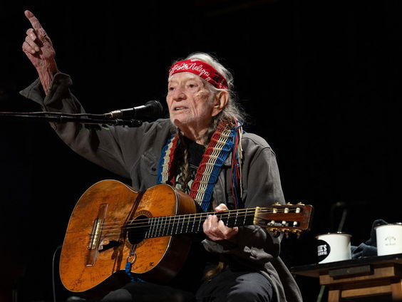 Willie Nelson, 91 jaar en klaar voor album nr 75. Ricky Koole is onder de indruk!
