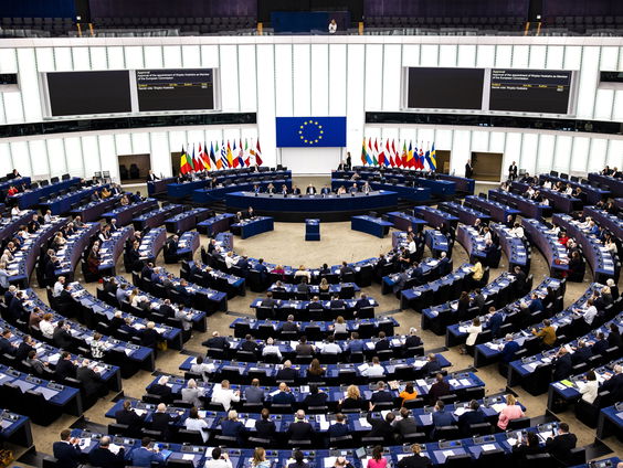 Europees Parlement stemt over anti-wegkijk wet