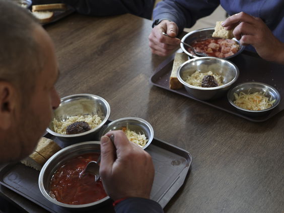 Een kijkje in een Oekraïense krijgsgevangenis