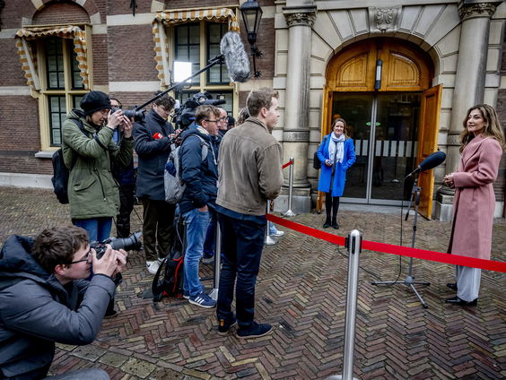 Politiekverslaggever Remko Theulings: "De verschoven bezuinigingen kunnen nog tot een grote kabinetscrisis leiden"