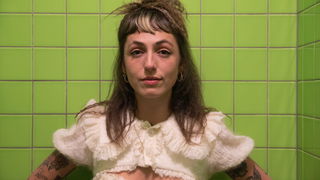 Waar komt het engagement van zangeres Sophie Straat vandaan?