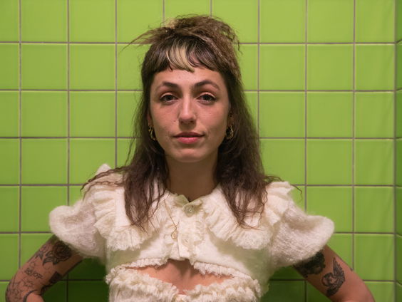 Waar komt het engagement van zangeres Sophie Straat vandaan?