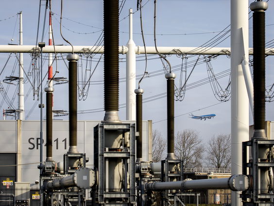 Ergernis over de fikse toename van hoogspanningskabels: kan dat niet anders?